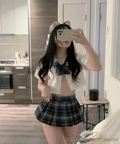 Nacktes geleaktes OnlyFans-Foto von Awwni