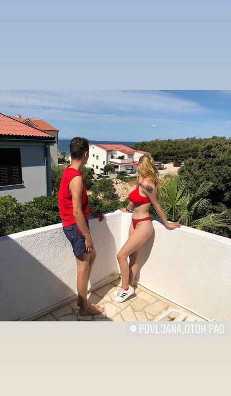 Nacktes geleaktes OnlyFans-Foto von Suzizvonar