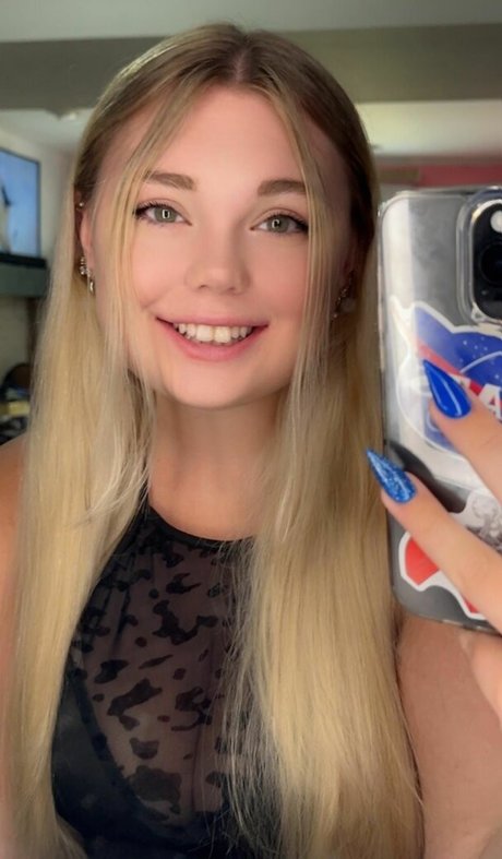 Nacktes geleaktes OnlyFans-Foto von Lxves