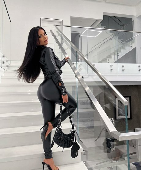 Nacktes geleaktes OnlyFans-Foto von Aneeqa Farid