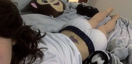 Nacktes geleaktes OnlyFans-Foto von Sayuri Mattar