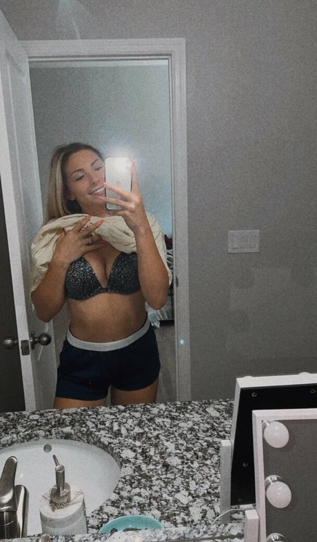 Nacktes geleaktes OnlyFans-Foto von Truckgirlashley