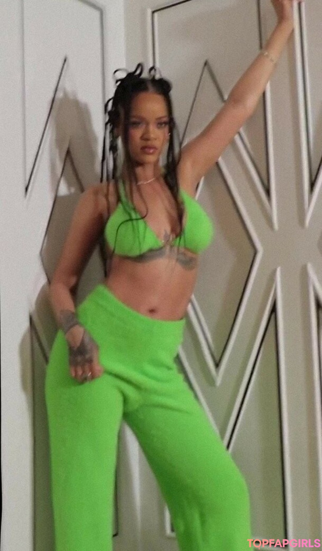 Nacktes geleaktes OnlyFans-Foto von Rihanna #1084