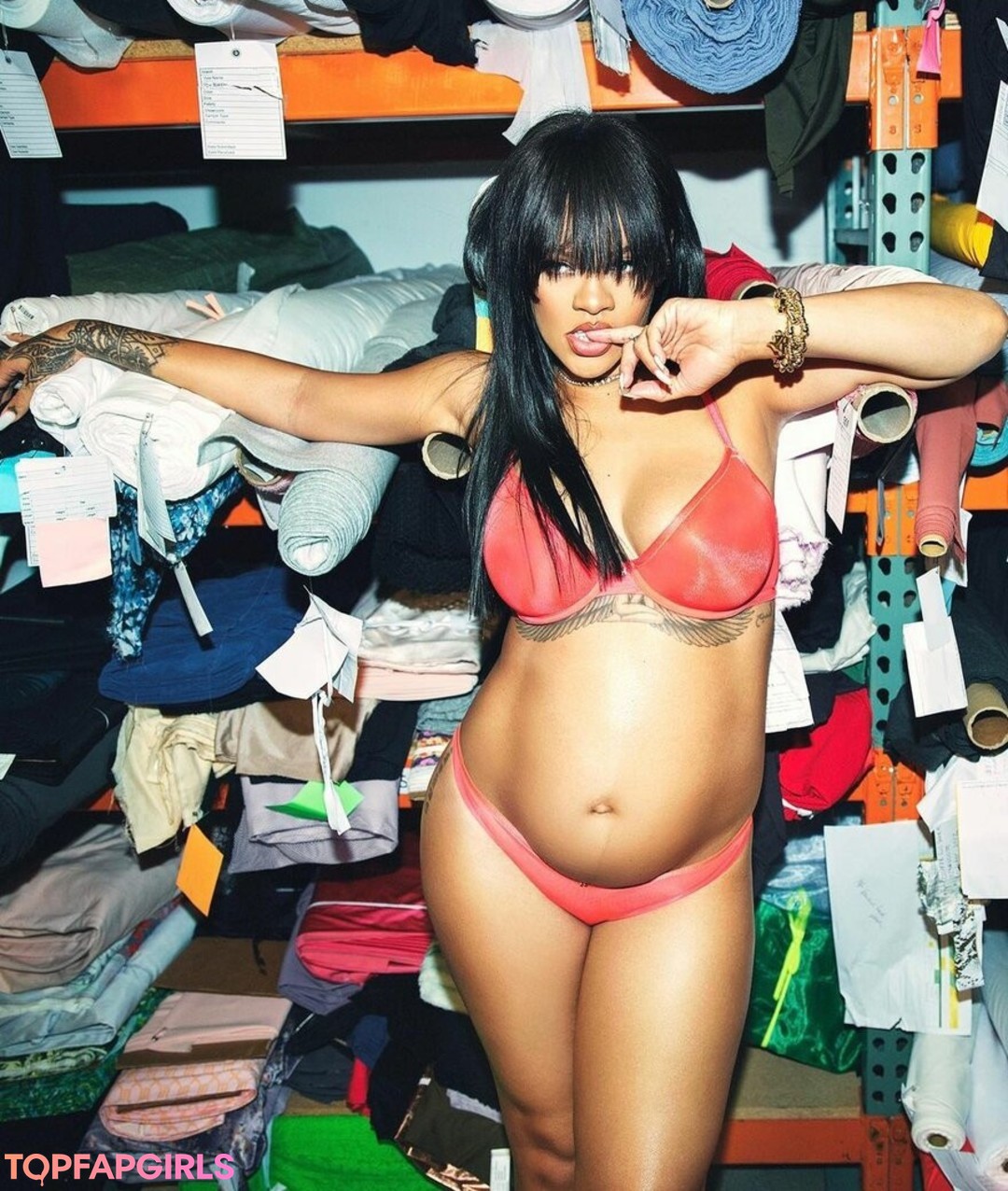 Nacktes geleaktes OnlyFans-Foto von Rihanna #1118