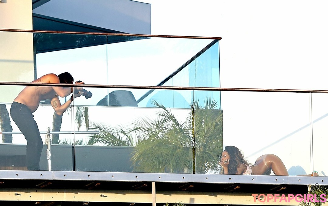 Nacktes geleaktes OnlyFans-Foto von Rihanna #1212