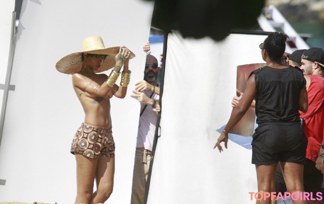 Nacktes geleaktes OnlyFans-Foto von Rihanna #1242