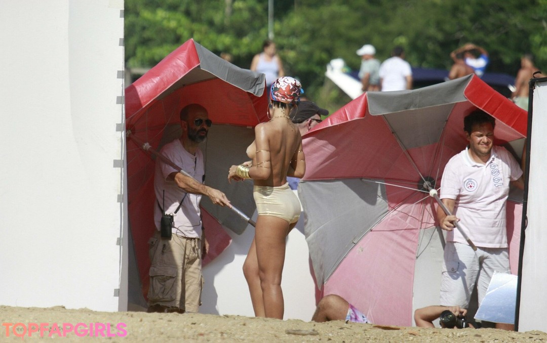 Nacktes geleaktes OnlyFans-Foto von Rihanna #1243