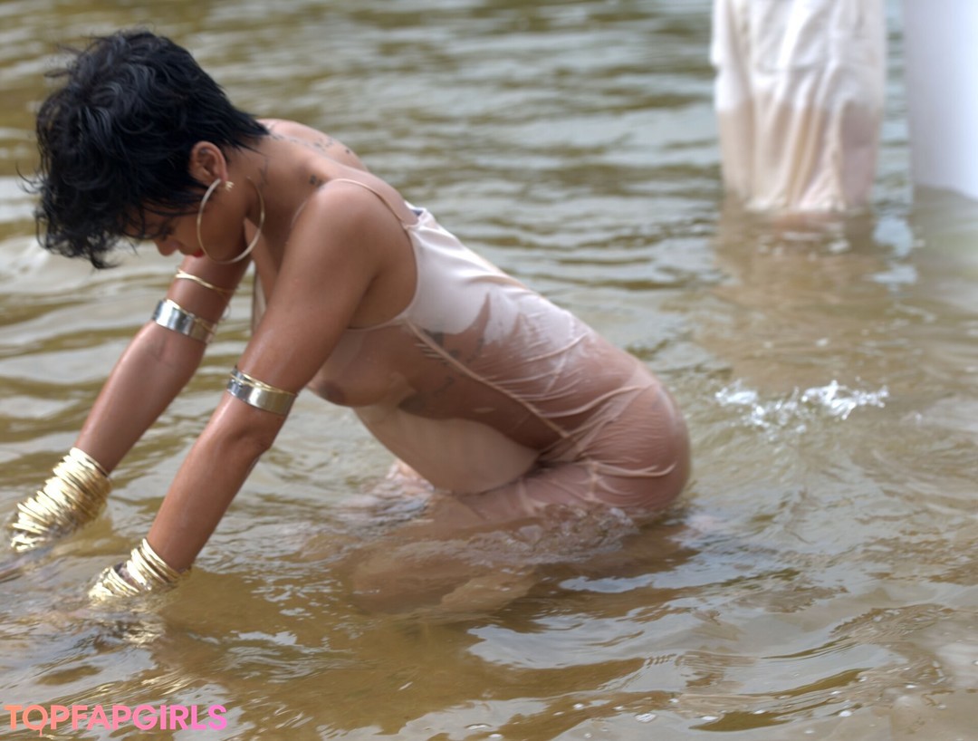 Nacktes geleaktes OnlyFans-Foto von Rihanna #1384