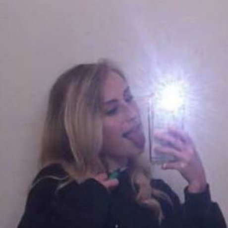 Nacktes geleaktes OnlyFans-Foto von Uselesscumbucket