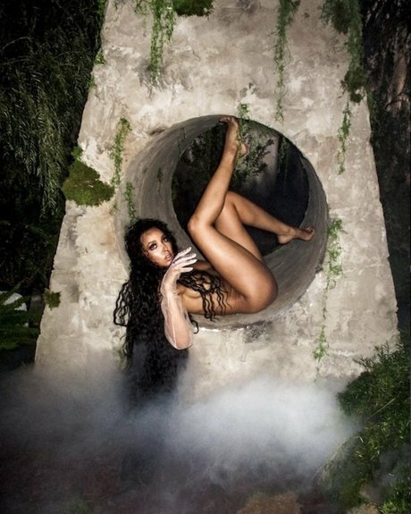 Nacktes geleaktes OnlyFans-Foto von Tinashe