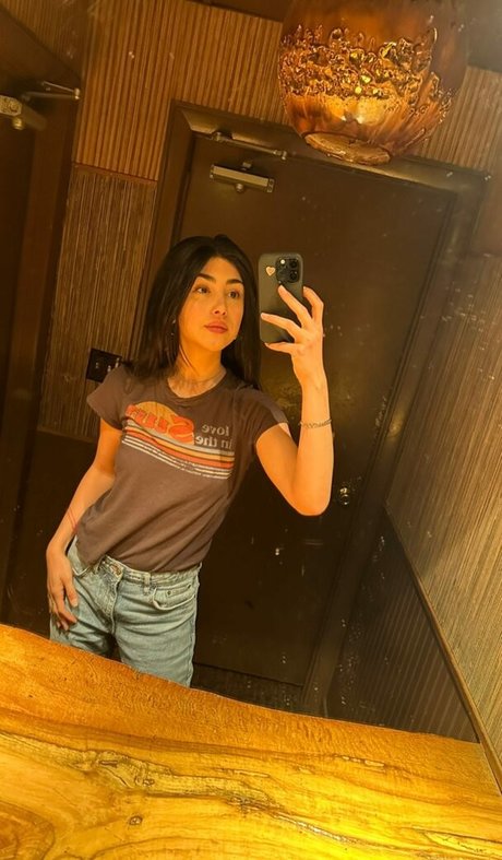 Nacktes geleaktes OnlyFans-Foto von Alexa Mansour