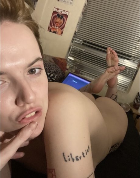 Nacktes geleaktes OnlyFans-Foto von Cowgirldesserts