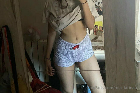Nacktes geleaktes OnlyFans-Foto von Mialatinaa