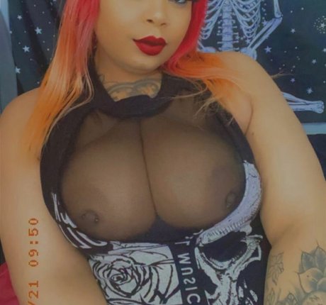 Nacktes geleaktes OnlyFans-Foto von Chokahontass