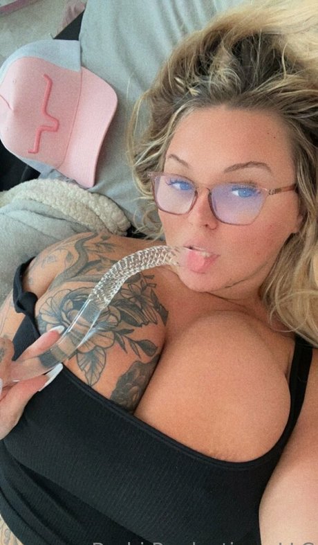 Nacktes geleaktes OnlyFans-Foto von Spicybarbi