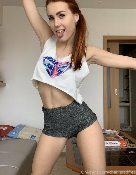 Nacktes geleaktes OnlyFans-Foto von Charlieredfree