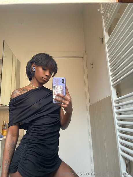 Nacktes geleaktes OnlyFans-Foto von Queenblack699