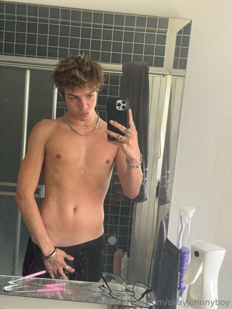 Nacktes geleaktes OnlyFans-Foto von Okayjohnnyboy