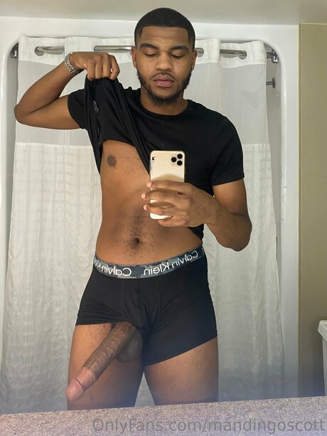 Nacktes geleaktes OnlyFans-Foto von Mandingoscott