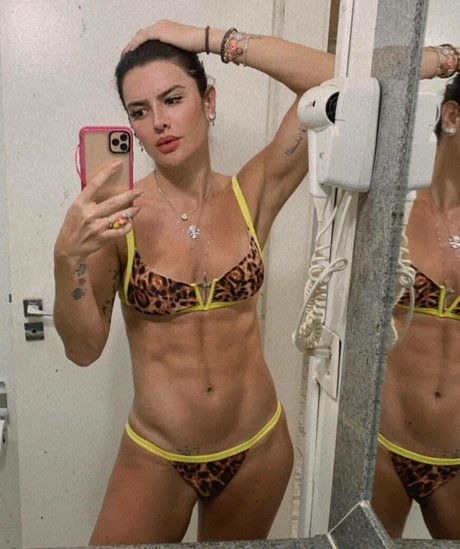 Nacktes geleaktes OnlyFans-Foto von Mirella Santos