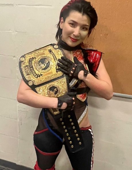 Hikaru Shida