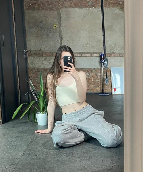 Nacktes geleaktes OnlyFans-Foto von Aloona Larionova