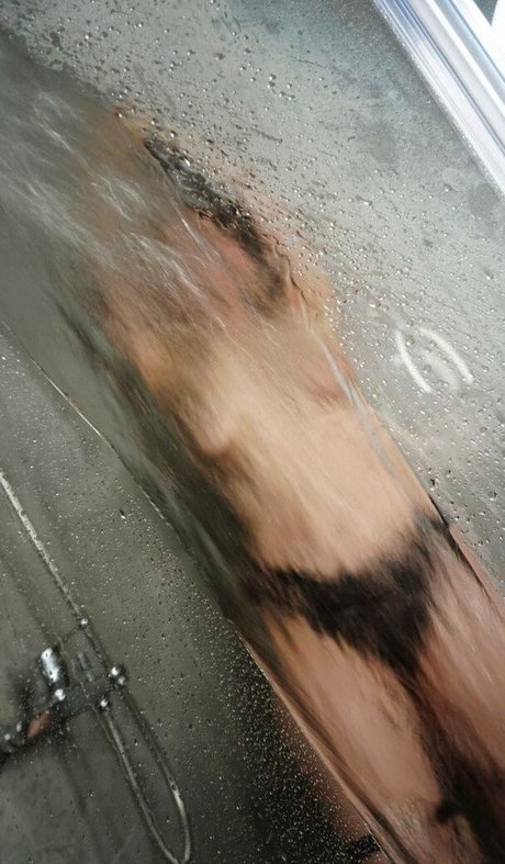 Nacktes geleaktes OnlyFans-Foto von Nikolkoulen