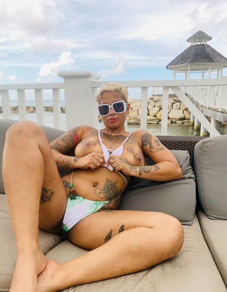 Nacktes geleaktes OnlyFans-Foto von Miachava