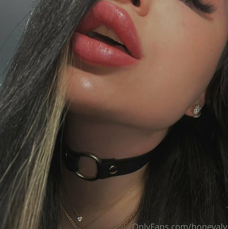 Nacktes geleaktes OnlyFans-Foto von Honneyaly