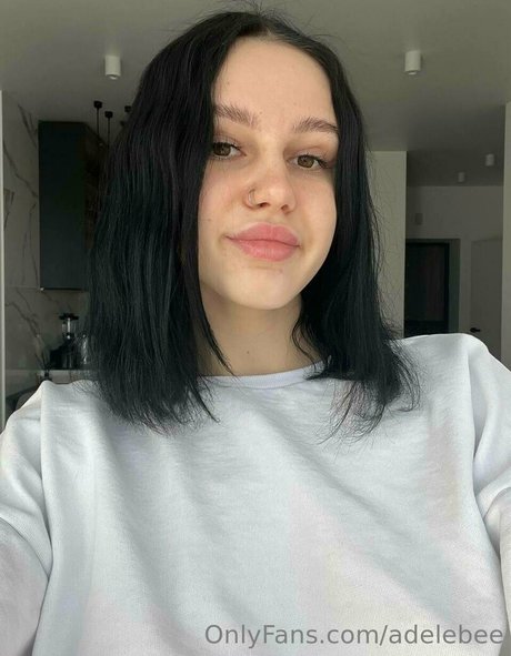 Nacktes geleaktes OnlyFans-Foto von Adelebee