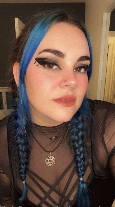 Nacktes geleaktes OnlyFans-Foto von Bellamonstera