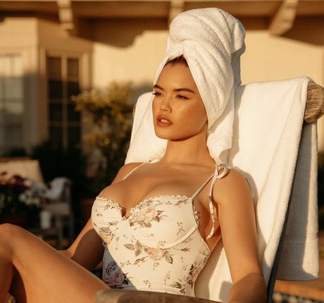 Nacktes geleaktes OnlyFans-Foto von Paris Berelc
