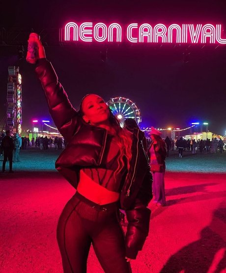 Nacktes geleaktes OnlyFans-Foto von Candice Patton