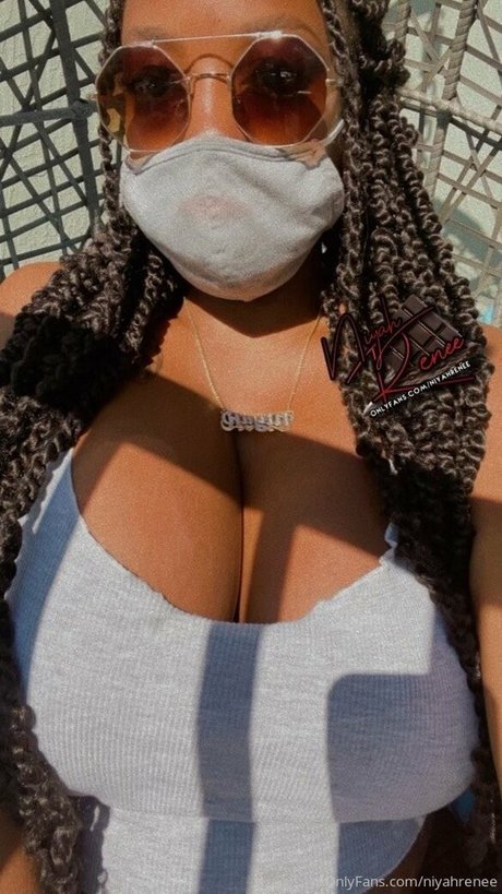 Nacktes geleaktes OnlyFans-Foto von Niyahrenee