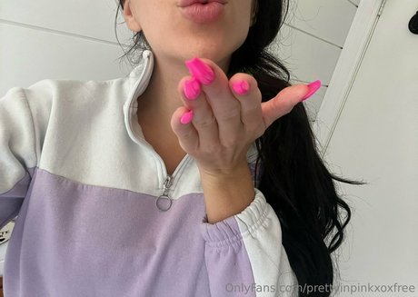 Nacktes geleaktes OnlyFans-Foto von Prettyinpinkxoxfree