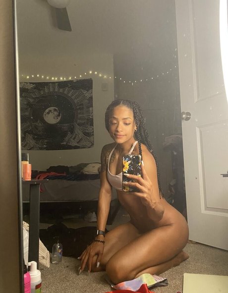 Nacktes geleaktes OnlyFans-Foto von Cocoboncoco