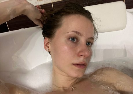 Nacktes geleaktes OnlyFans-Foto von Toma Efremova