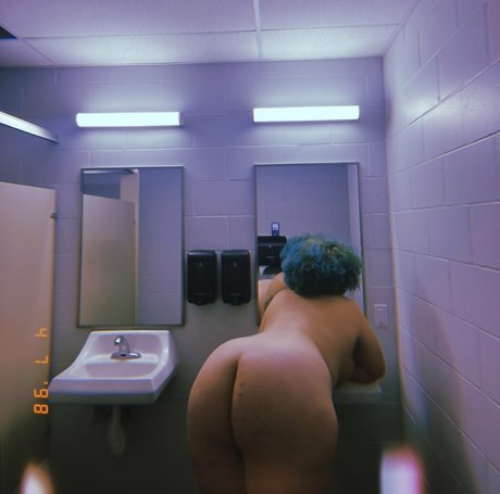Nacktes geleaktes OnlyFans-Foto von Bluemossxx