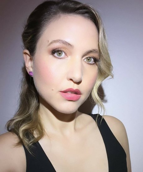 Nacktes geleaktes OnlyFans-Foto von Taylor Tomlinson