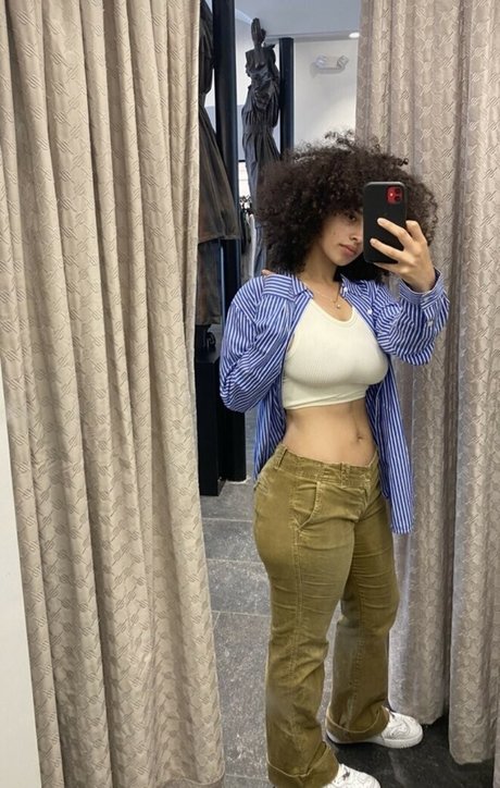 Nacktes geleaktes OnlyFans-Foto von Sarina