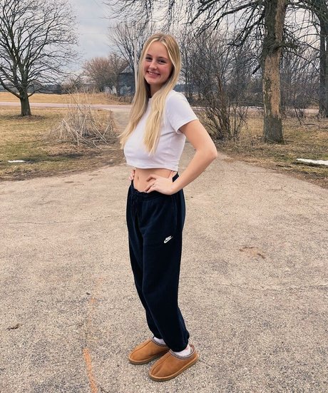 Nacktes geleaktes OnlyFans-Foto von Anya Truax