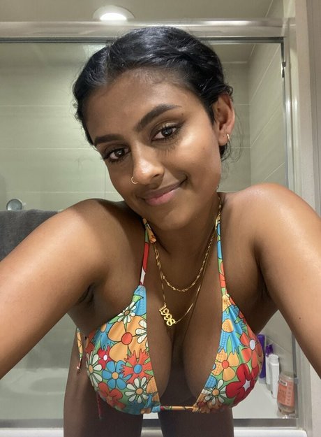 Nacktes geleaktes OnlyFans-Foto von Yamini Nambimadom