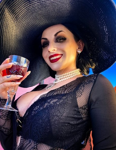 Ezy Summers Cosplay