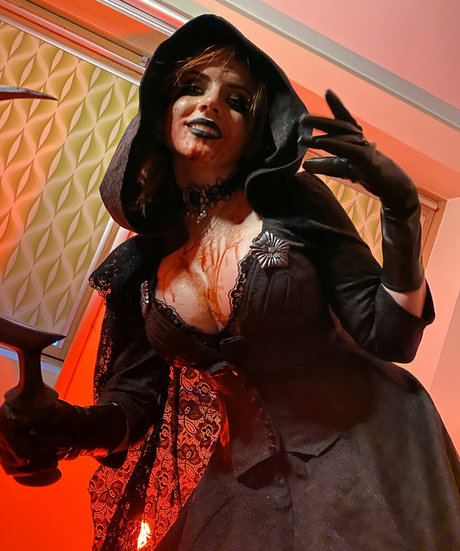 Ezy Summers Cosplay