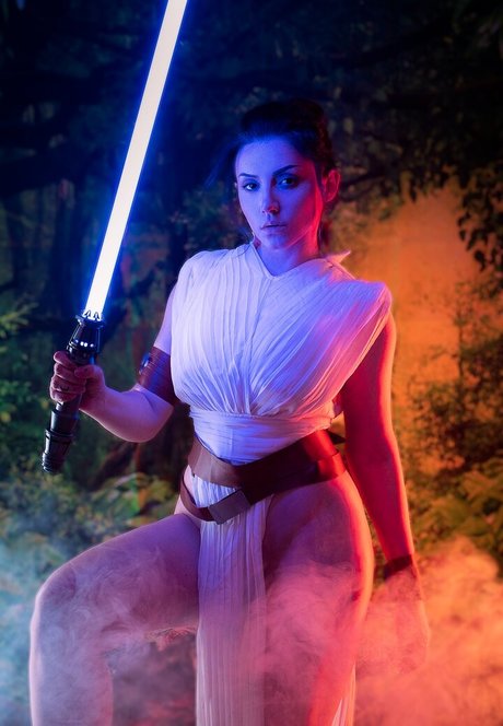 Ezy Summers Cosplay