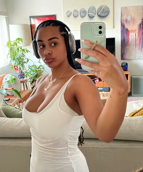 Nacktes geleaktes OnlyFans-Foto von Raina Morris