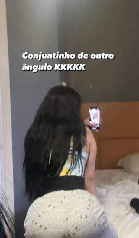 Nacktes geleaktes OnlyFans-Foto von Bella Angel Dezoitou