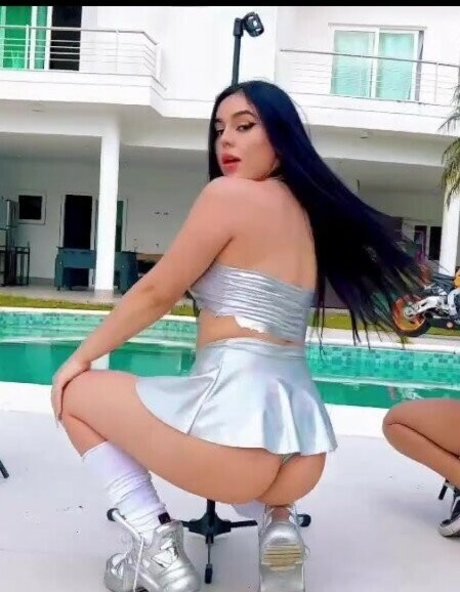 Nacktes geleaktes OnlyFans-Foto von Bella Angel Dezoitou