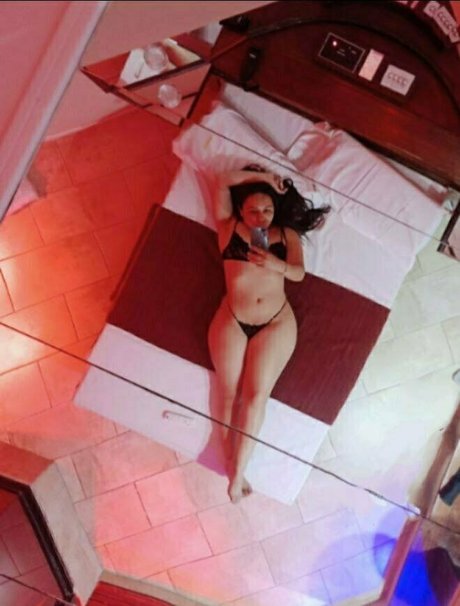 Nacktes geleaktes OnlyFans-Foto von Alicebakerr