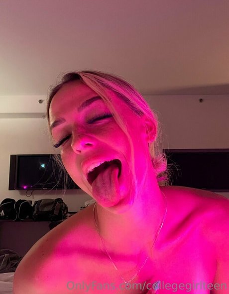 Nacktes geleaktes OnlyFans-Foto von Collegegirlteen